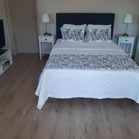 Yannis Leonidas Apartment *