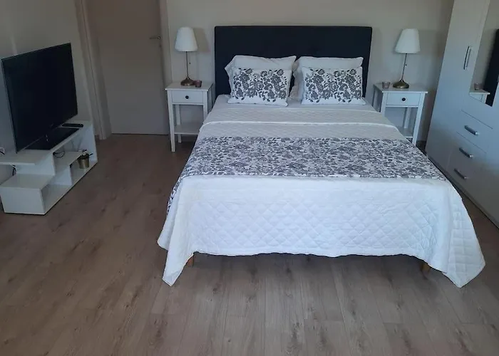 Yannis Leonidas Appartement *